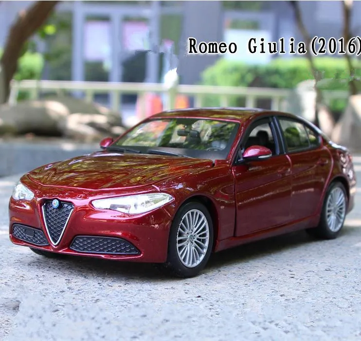 1:24 усовершенствованная модель автомобиля из сплава, высокое моделирование Alfa Romeo Giulia спортивные автомобильные игрушки, 4 открытые двери Коллекция Модель