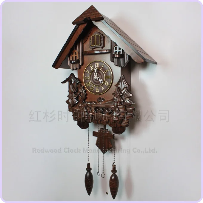 Красивые настенные часы ручной работы из массива дерева с куклой колокольчиком