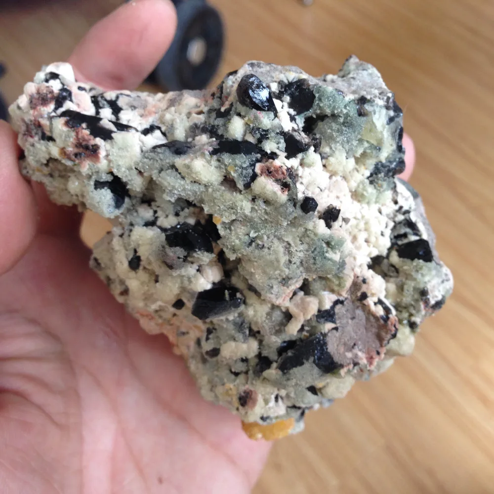 356 г натуральный черный кристалл и feldspar смешанный кластер образцы минералов