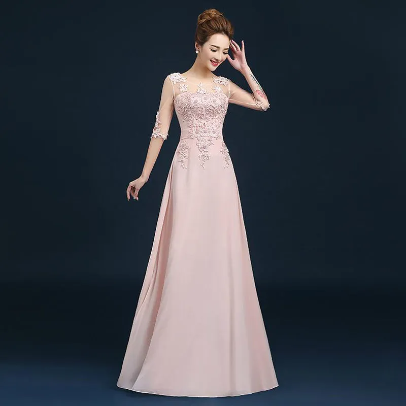 Женское вечернее платье с длинным рукавом розовое кружевное средней длины