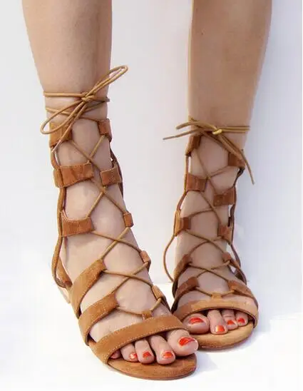 Женские босоножки на плоской подошве черные или коричневые замшевые шнуровке