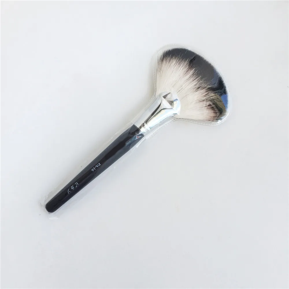 Щетка для макияжа All of Beauty большой веер из шерсти козы очень порошок бронзатор