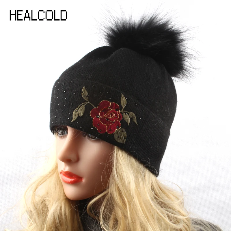 Зимняя женская шапка с цветочной вышивкой помпоном из натурального меха со