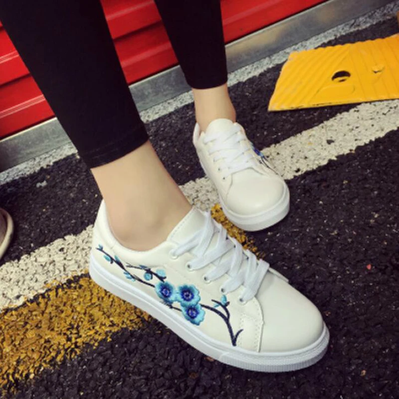 Новинка брендовая дизайнерская обувь женская модная с вышитыми розами цвет