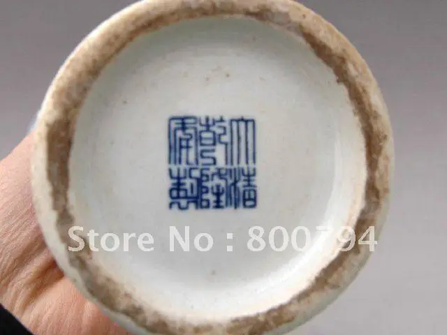 

dignified Old Qing Dynasty Blue and white porcelain vase,Free shipping