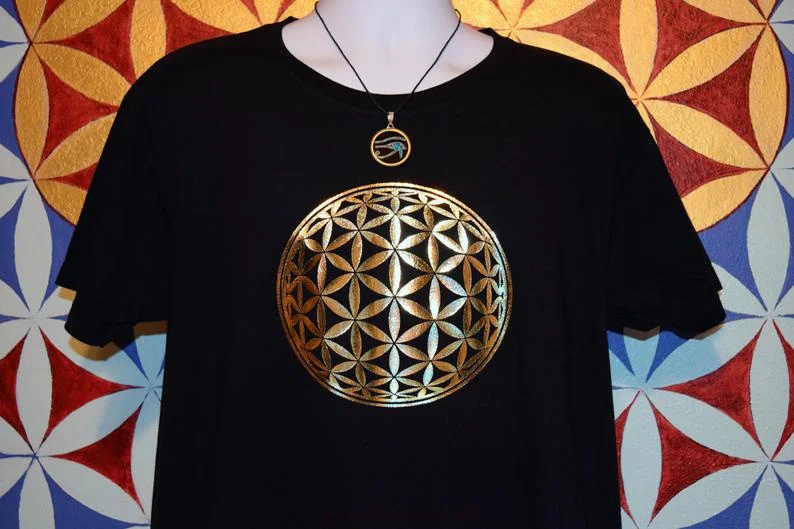 Футболка с изображением золотого цветка жизни сознания духовности метафимии
