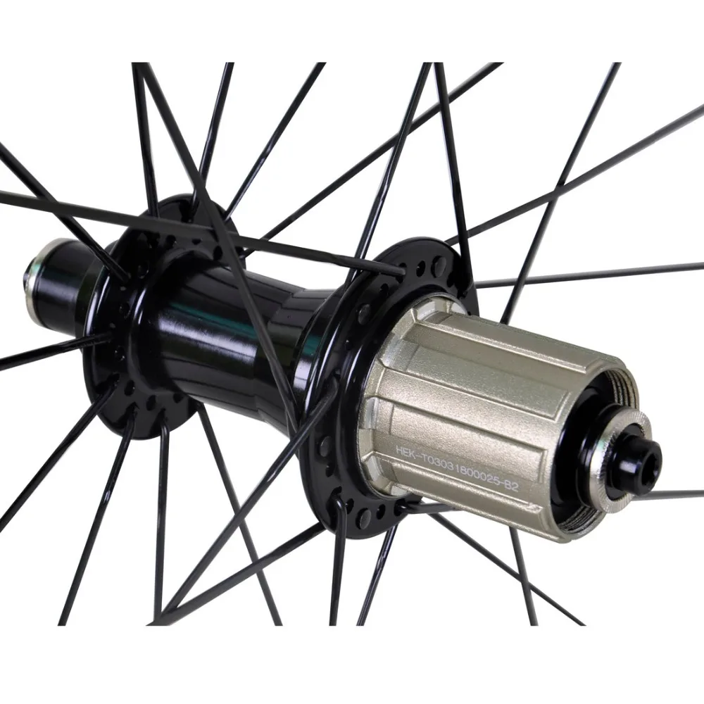 Колесный комплект дорожного велосипеда на полностью карбоновых ободах с клинчером Cheap factory 60/88mm Sapim CX-RAY спицами, 700C Basalt 25мм шириной, суперлегкие 3k колеса.