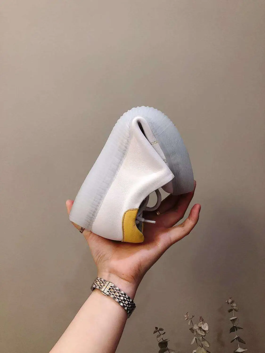 Новинка модные маленькие белые женские повседневные удобные кроссовки из