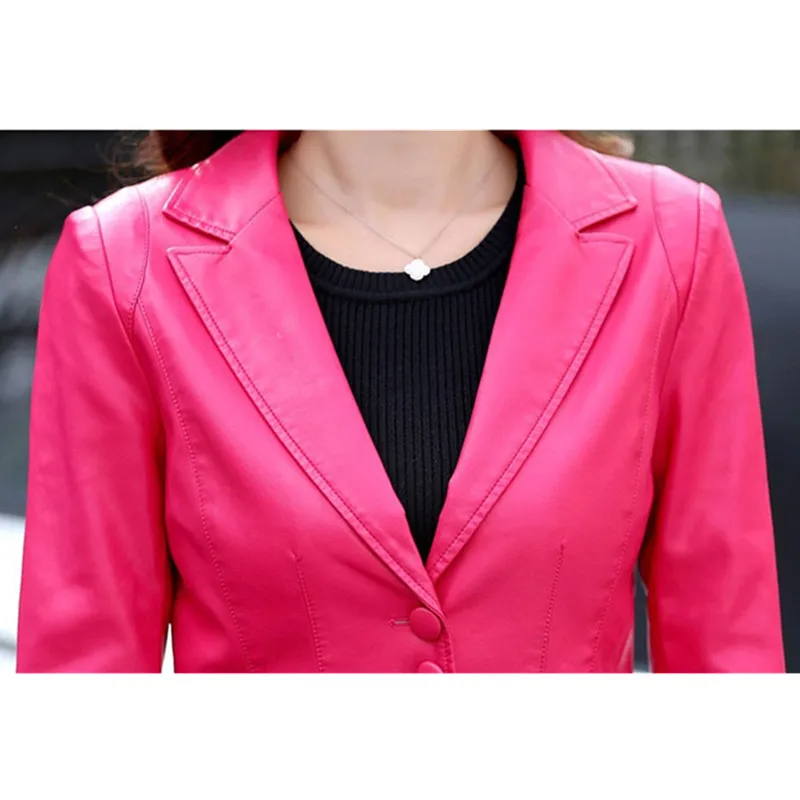 Женская кожаная куртка байкерская большого размера на весну и осень ветровка