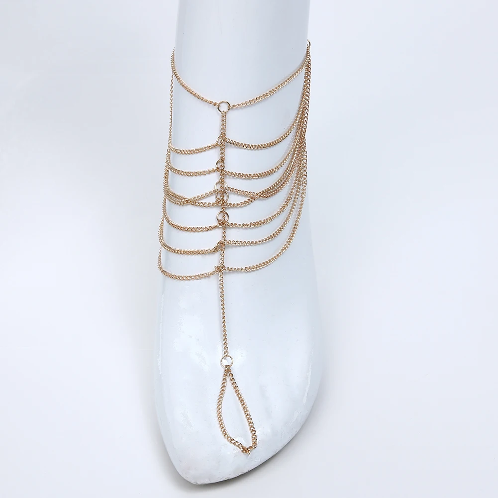 Женская обувь в уличном стиле полностью подходящая к любой одежде золотистого