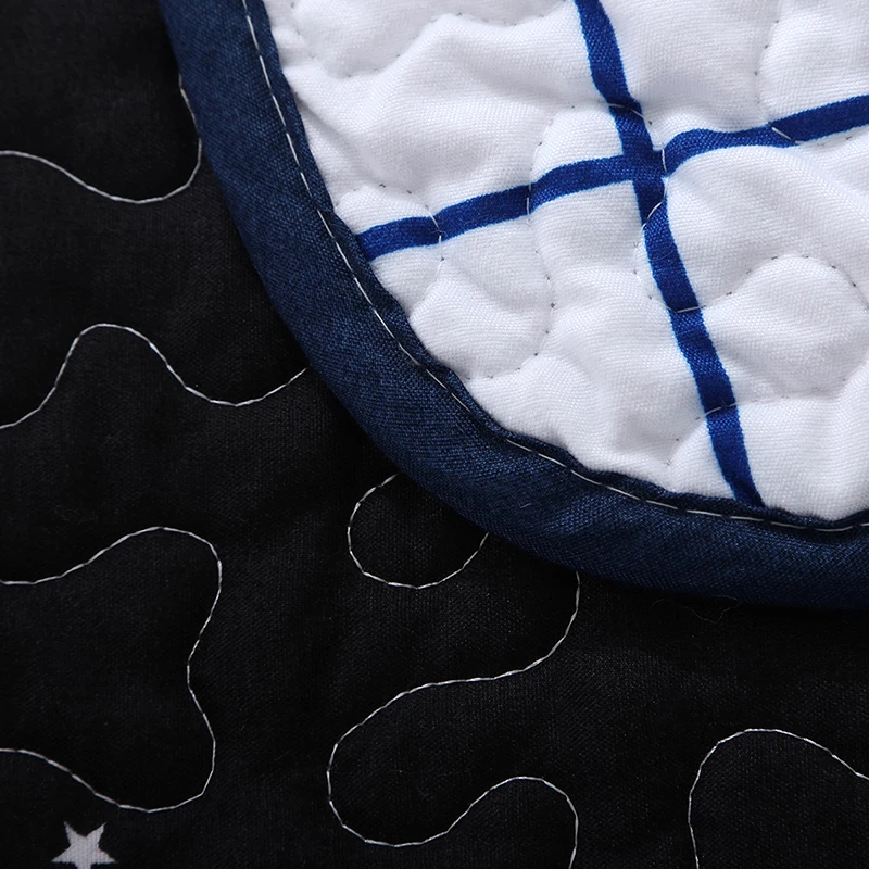 Белое синее клетчатое стеганое покрывало с принтом простое мягкое летнее