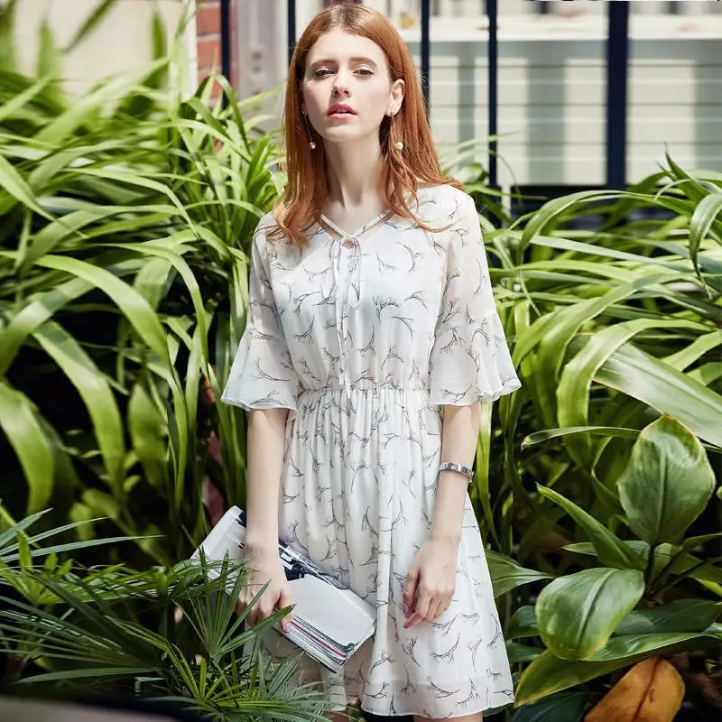 Женское шифоновое платье с принтом V образным вырезом и рукавом в виде листьев