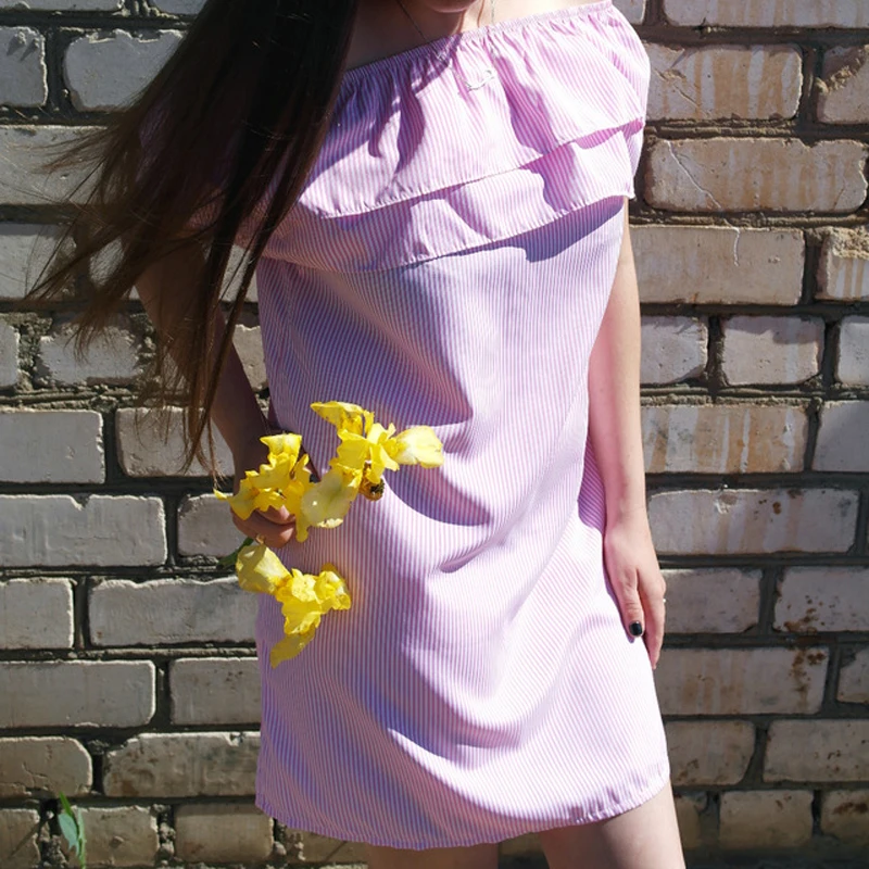 Женское летнее платье с оборками Susi & Rita модель 2020 года в полоску открытыми