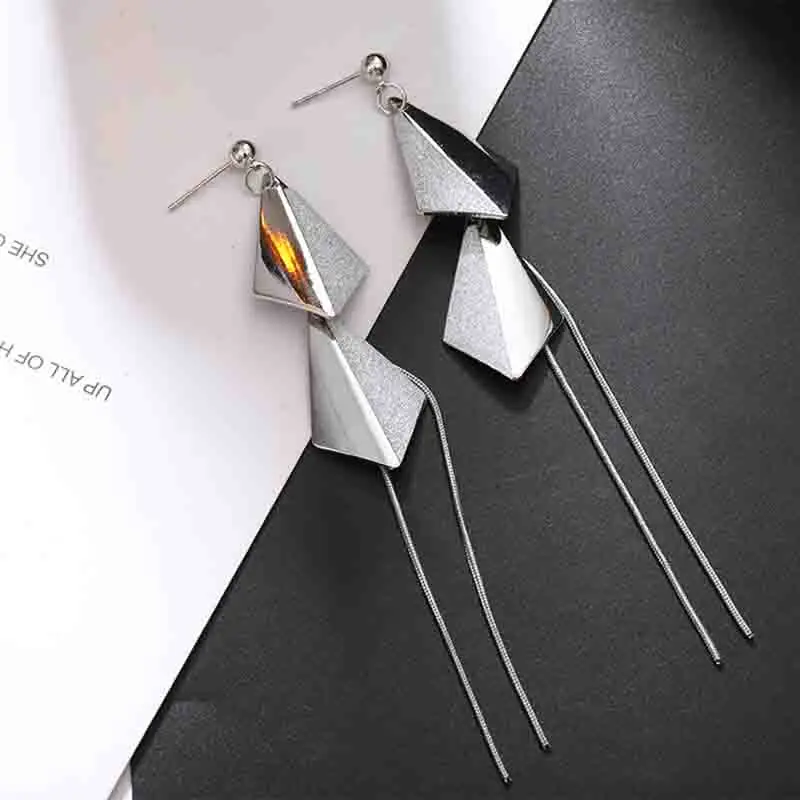 Взрывные модели геометрических сережек темпераментные модные дикие личные