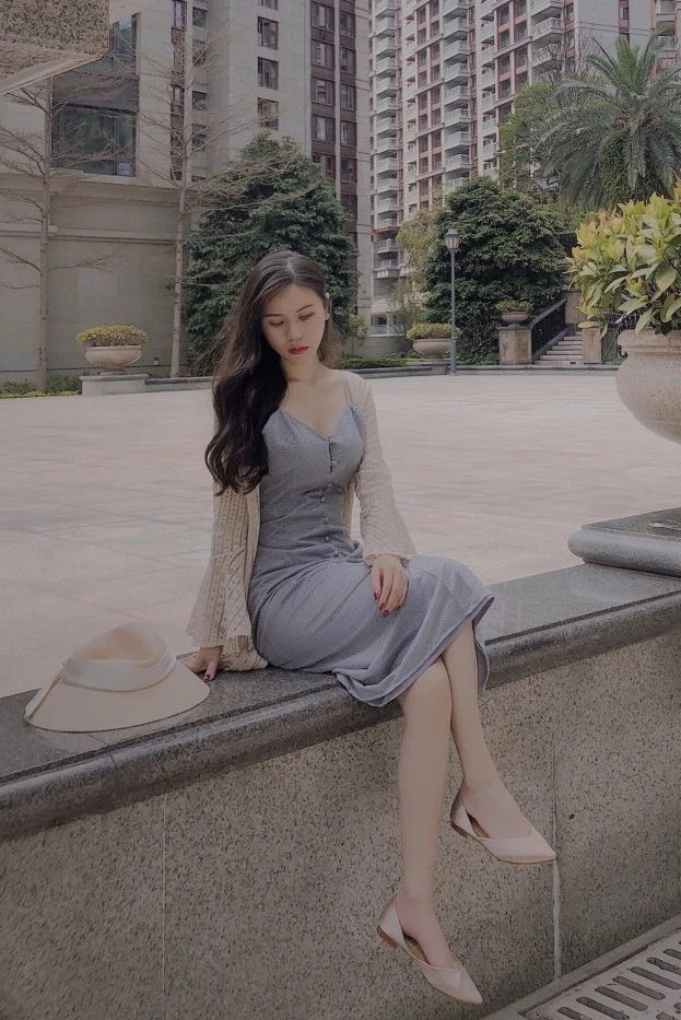 

Hot Sale Polyester Women Dress 2021 Summer New Sexy Tight V-neck Strap Long Dress Wave Single Breasted Open Back Woman