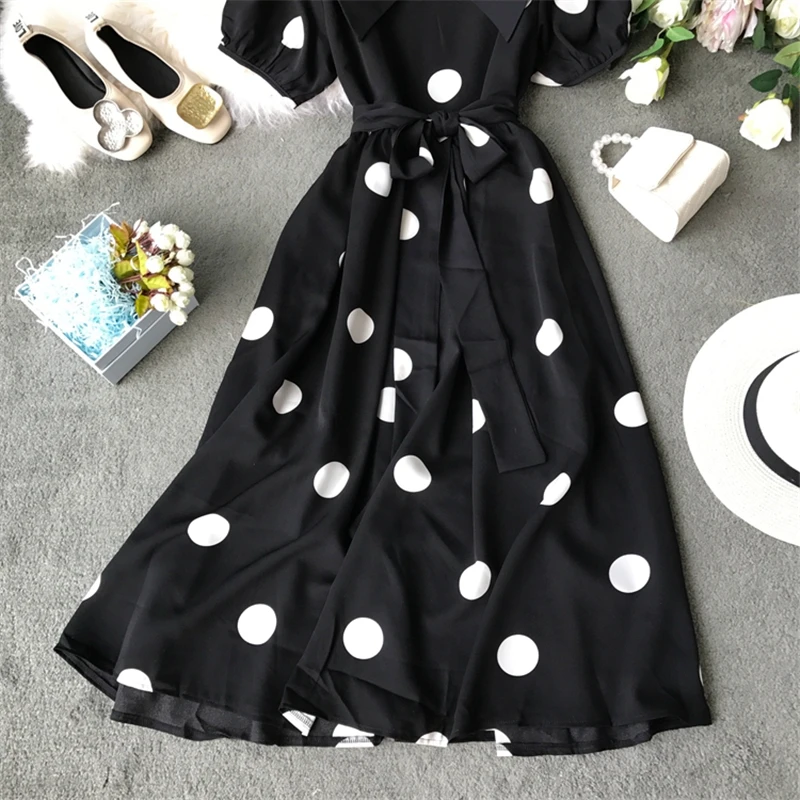 Женское приталенное платье в горошек элегантное черно-белое винтажное миди с