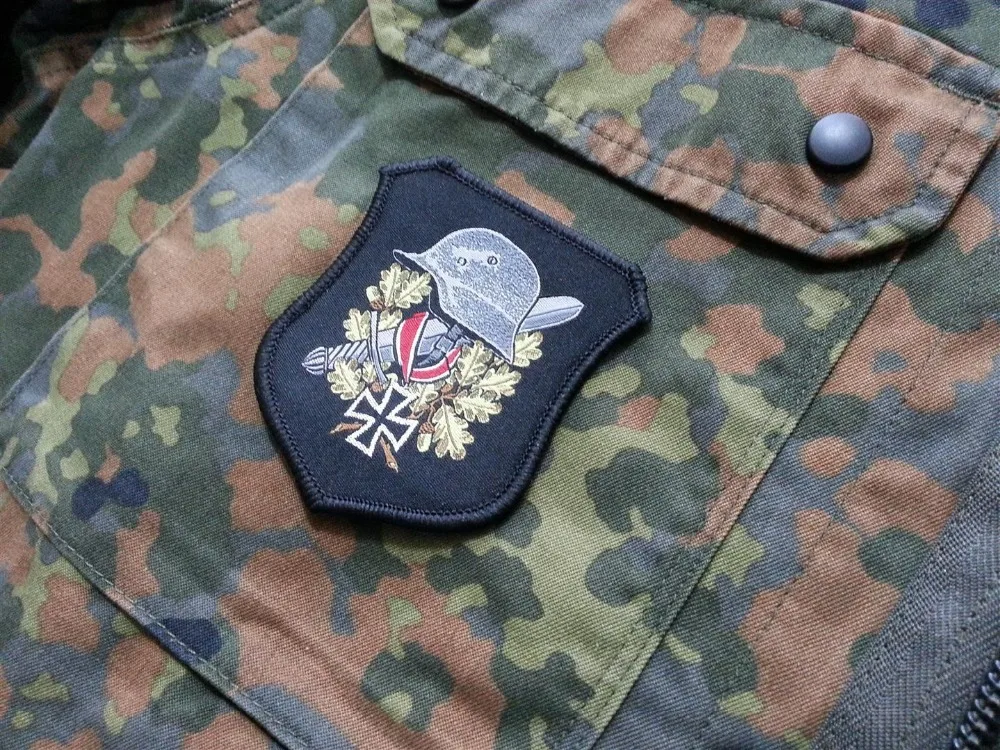 Тканая нашивка на немецкий шлем