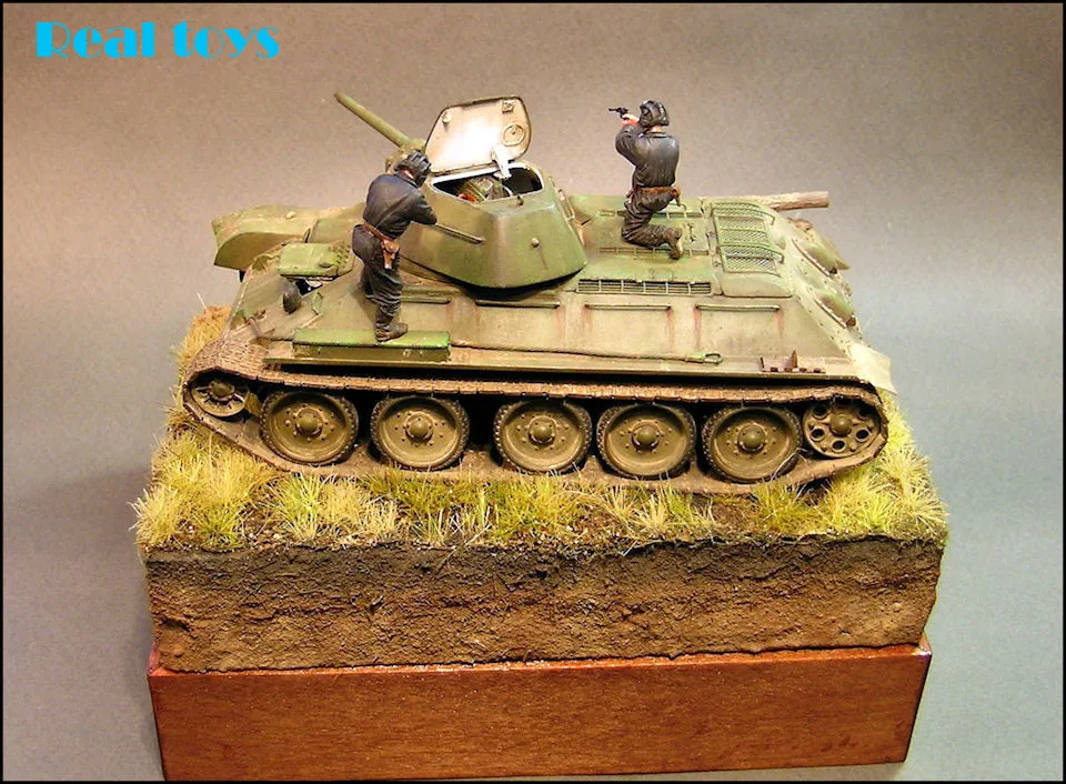 Комплект пластиковых моделей Hobby Boss 1/48 84806 Россия T-34/76 Tank 1942