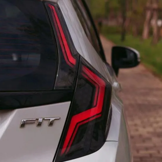 Black Cover 1 пара хвост светильник для Honda Fit Джаз горки красный Светодиодный отражатель стоп-сигнал лампа противотуманных фар с движущегося сигнала - Цвет: Black Cover