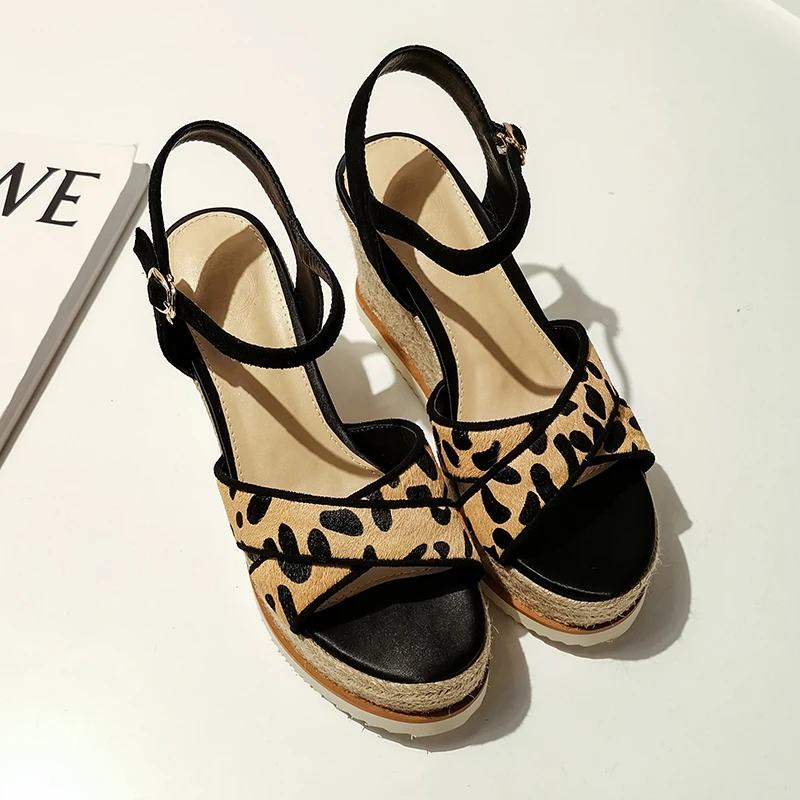 Женские босоножки на танкетке из конского волоса леопардовые сандалии высоком