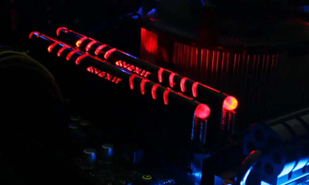 AVEXIR Оперативная память DDR4 4 GB/8 GB/16 GB памяти настольного частота 2133/2400 МГц