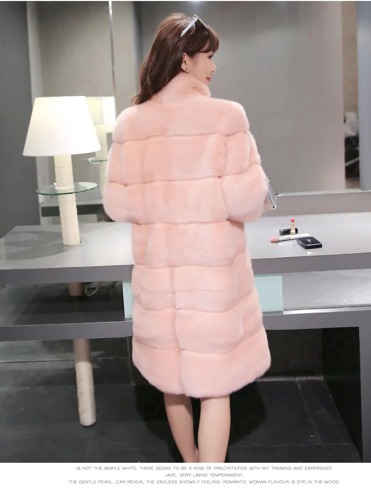 Женская теплая куртка с искусственным мехом розовая длинная в полоску