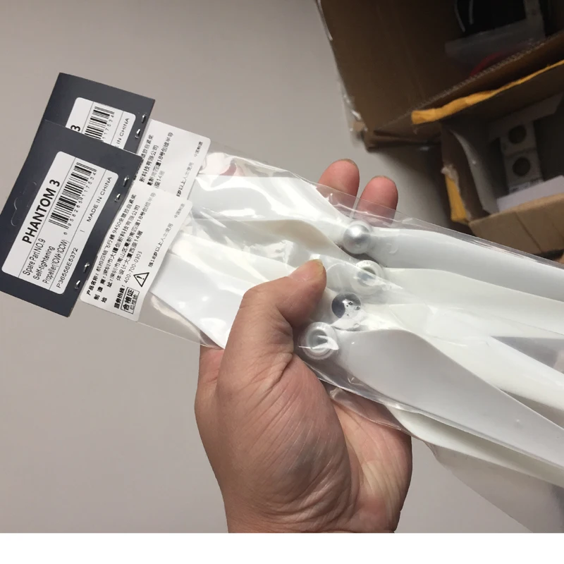 

2Pairs 4PCS 100% Original Phantom 3 SE/Professional Advanced/Standard Self-tightening Propellers 9450 blade blades For DJI