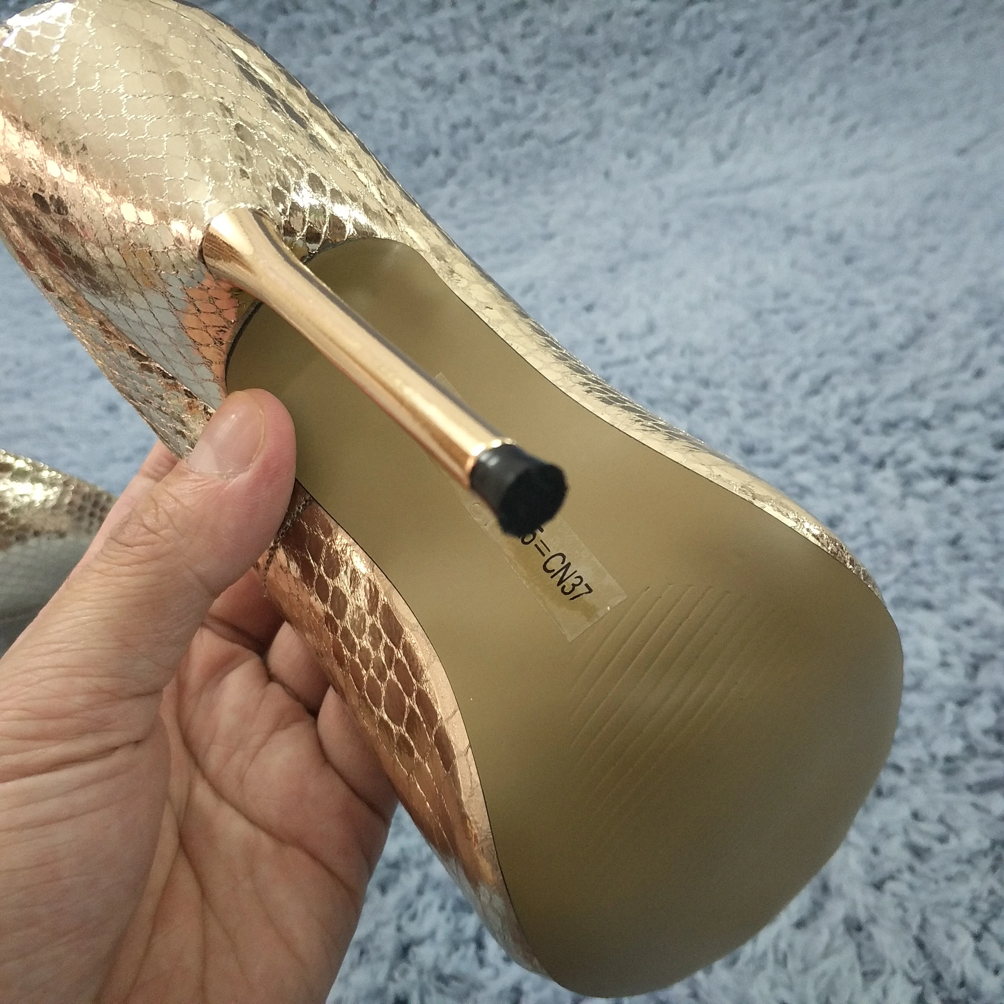 Женские туфли-лодочки на высоком тонком каблуке-шпильке пикантные вечерние