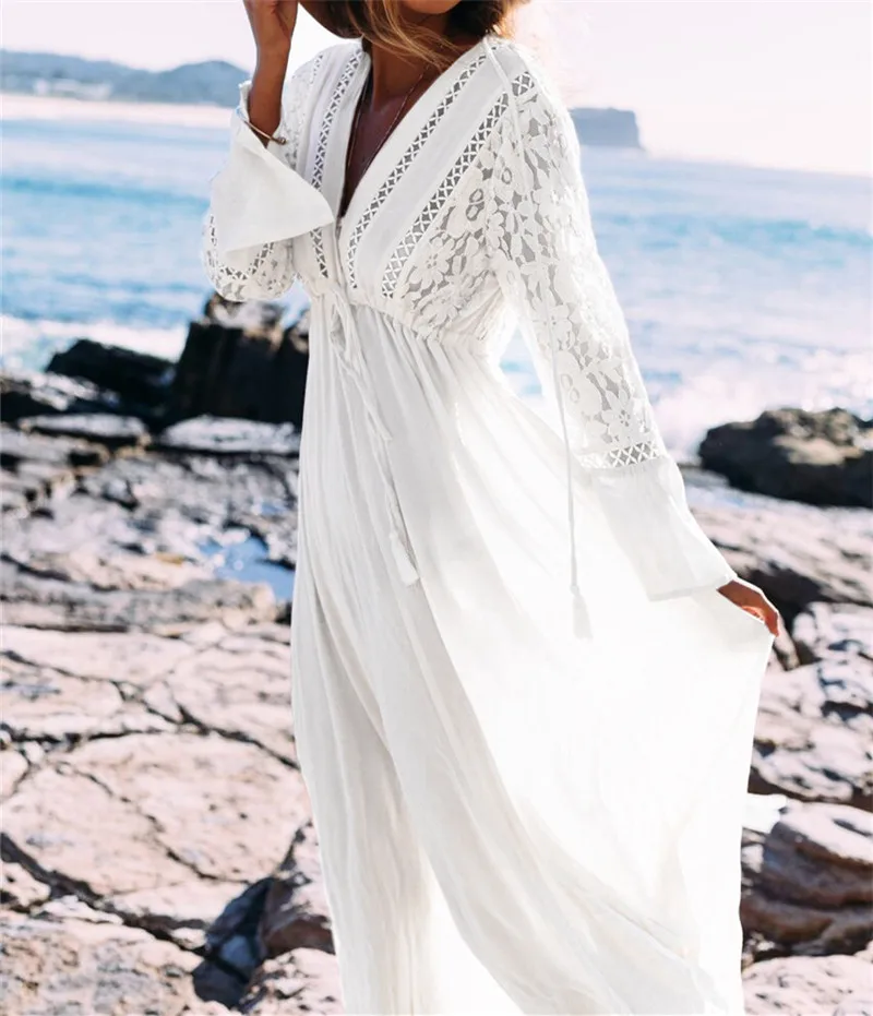 Женское длинное платье туника Boho белое хлопковое с глубоким треугольным вырезом