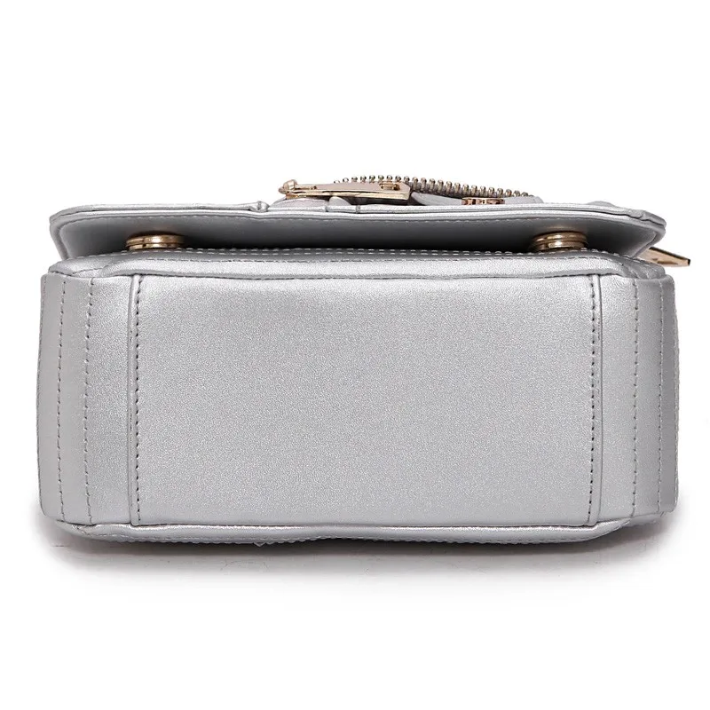 Женская кожаная сумка мессенджер брендовая дизайнерская с цепочкой и заклепками