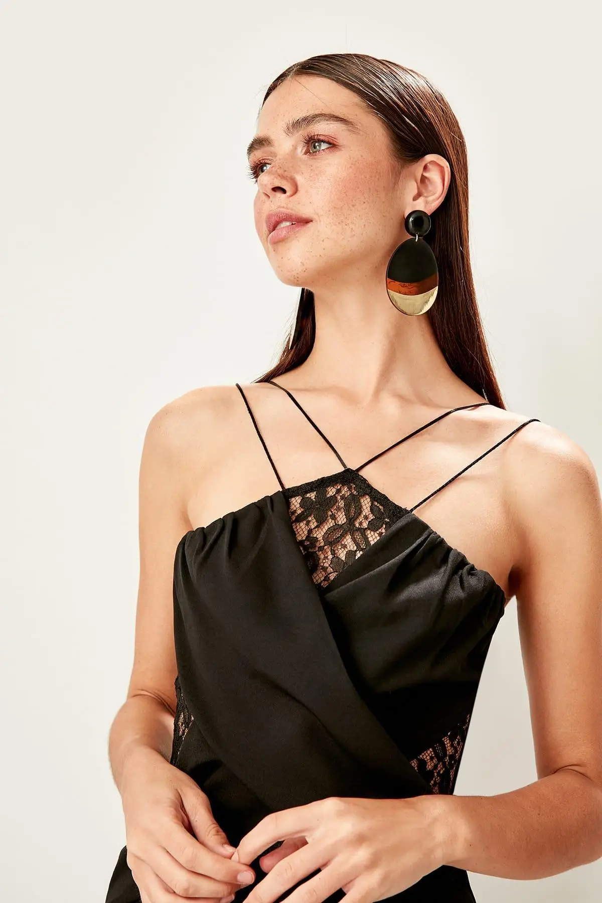 Trendyol Черная кружевная деталь TPRSS19DU0211|Женские платья| |