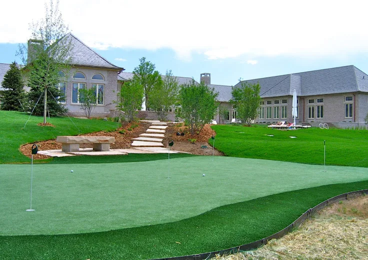 

Beautiful artificial turf for golf putting green
