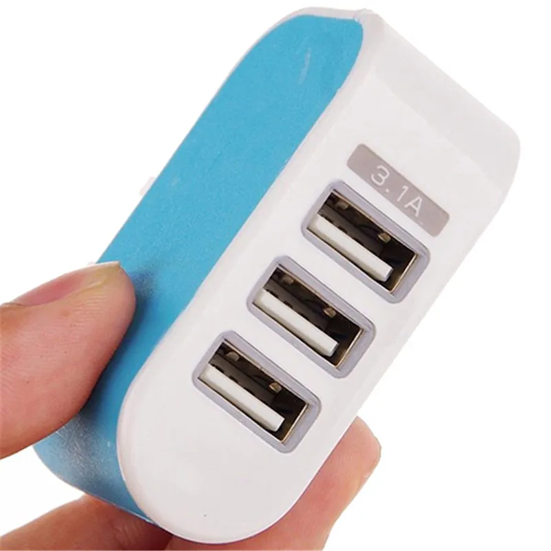Переносное зарядное устройство с тройным USB портом и светодиодной