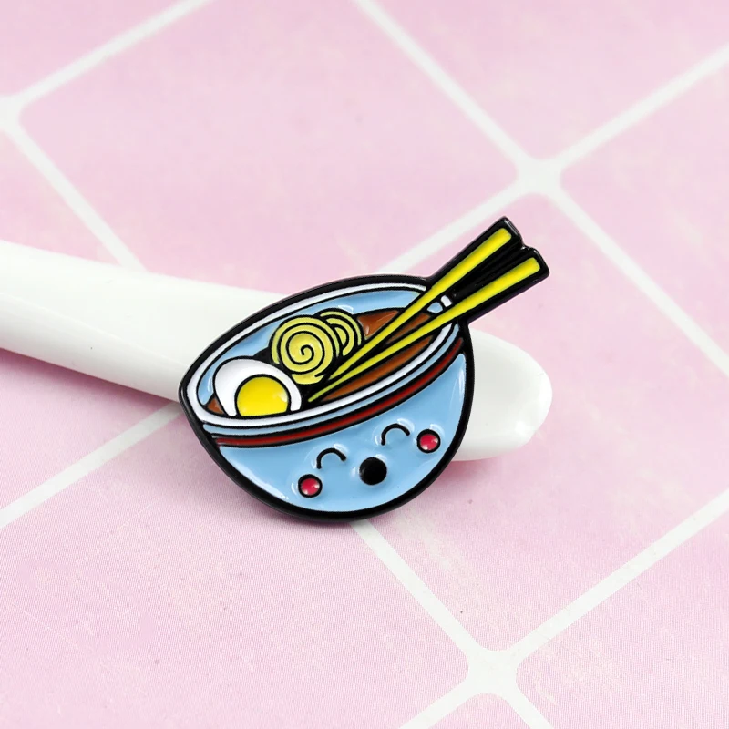 Мультяшная брошь в виде чаши и лапши милая Обычная эмалированная булавка супа с