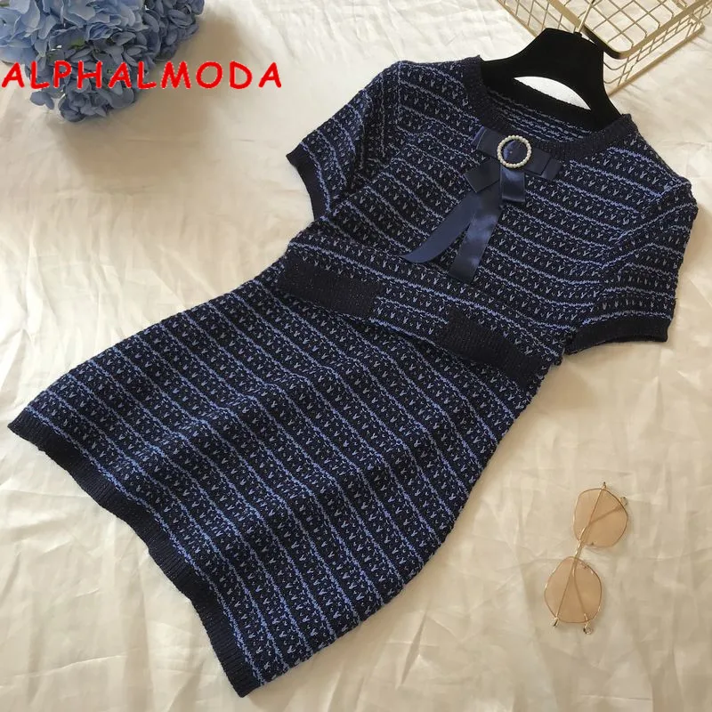 ALPHALMODA Элегантное трикотажное платье с короткими рукавами круглым вырезом и