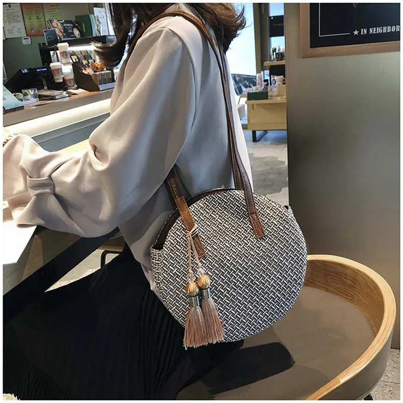 

New Bohemian Shoulder Bag for Women Round Tassel Handmade Lady Handbags Straw Bag Woven Handbag Messenger Female Women's Bag
