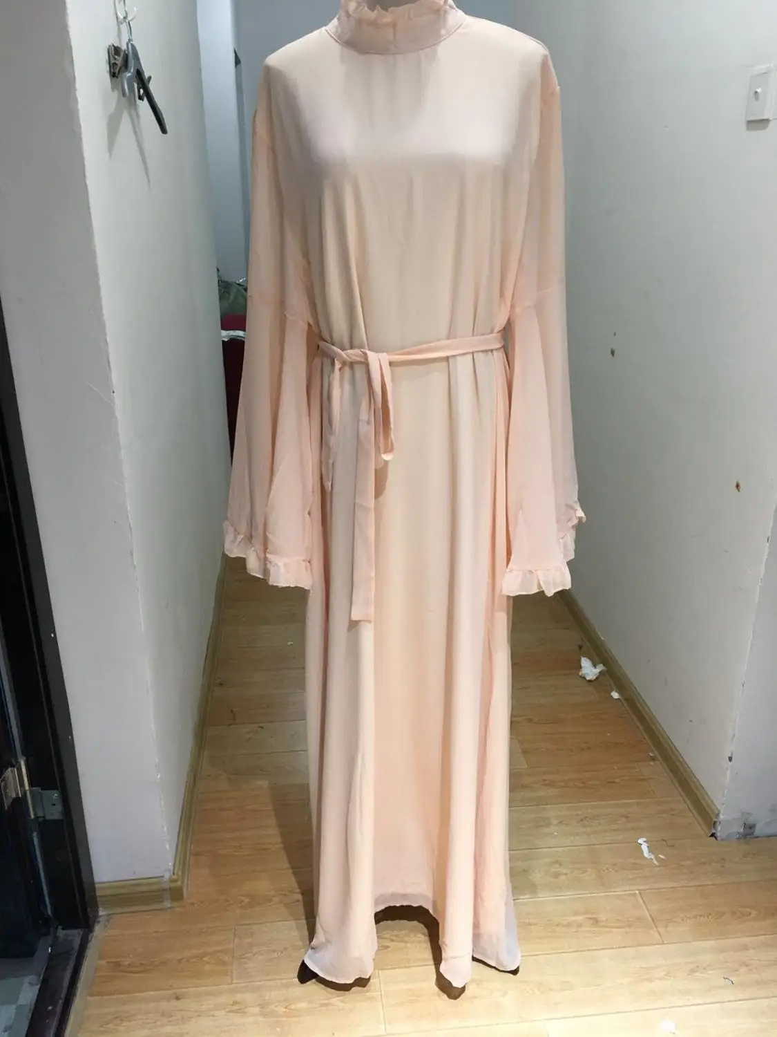 Фабрика большой расклешенный рукав мусульманские abayas syari арабские женщины полная Длина оборками кружева мусульманские халаты Рамадан абаи с поясом wq980