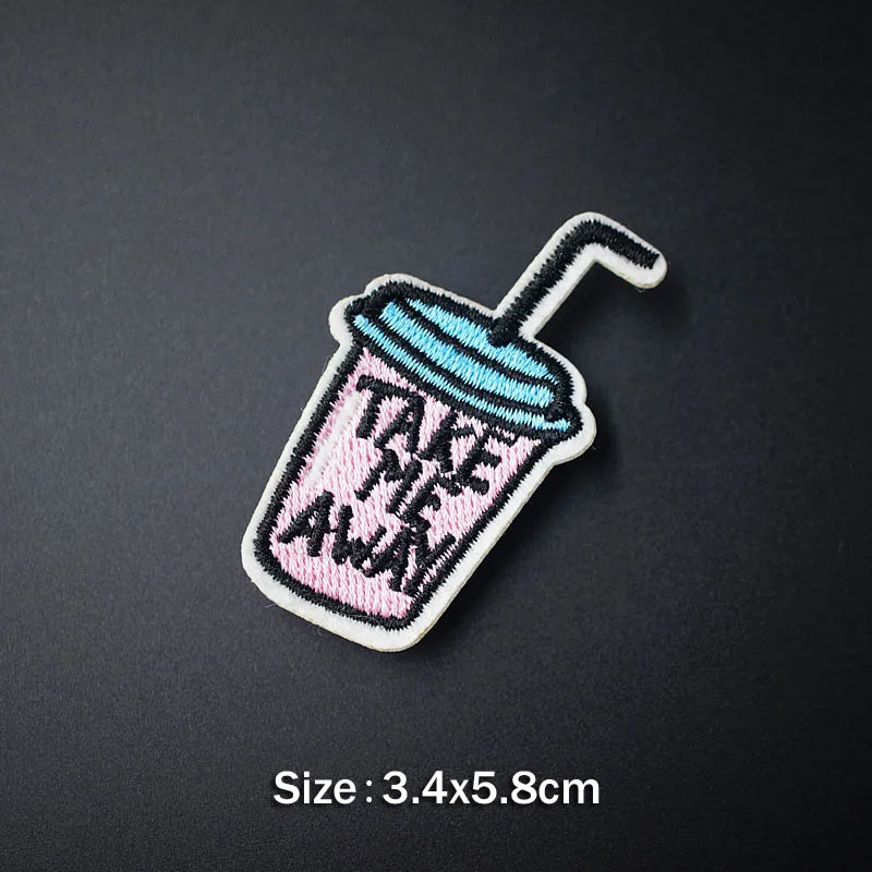 Вышитые значки-аппликации в виде собачьих губ