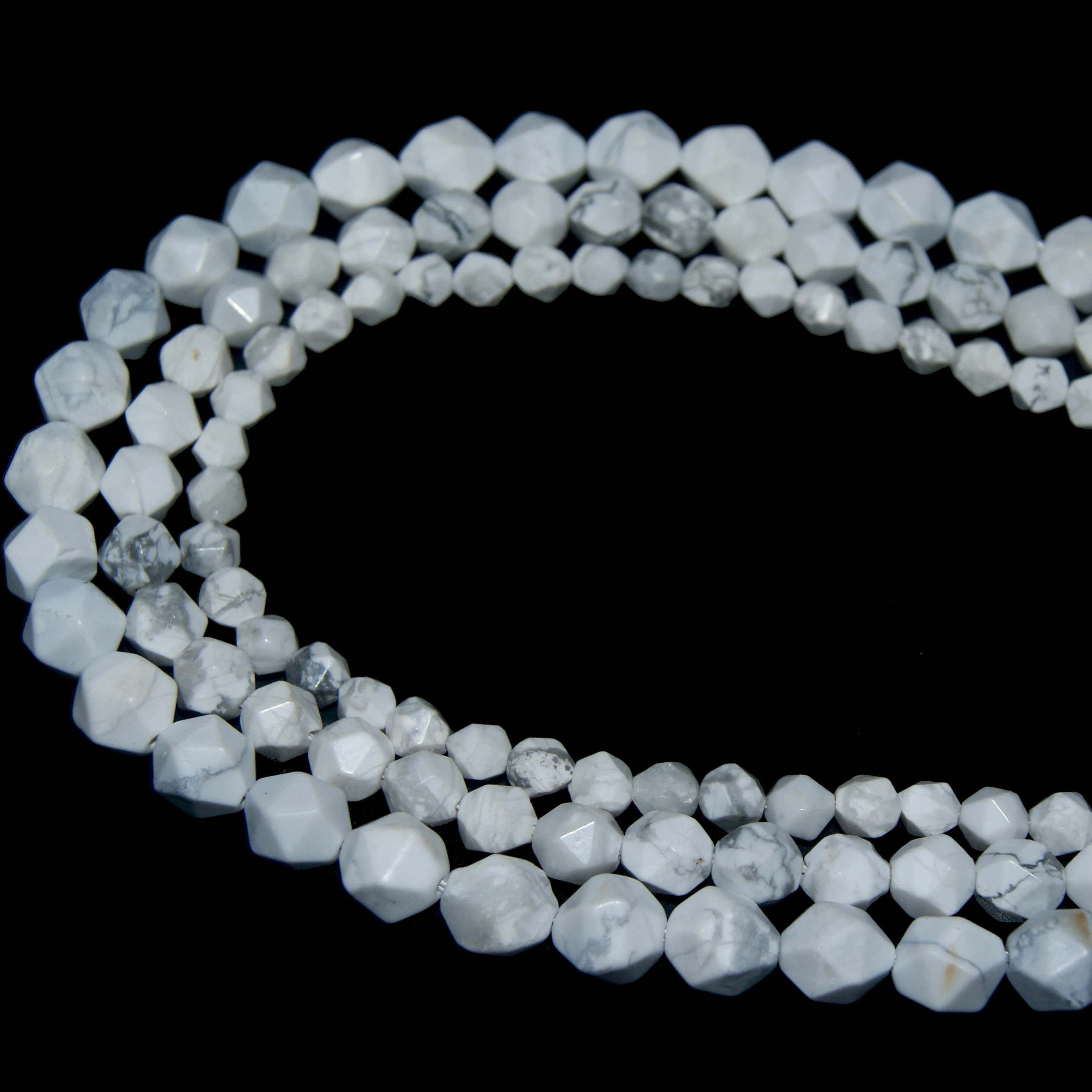 Оптовая продажа бусины из натурального камня граненые круглые Howlite белого цвета