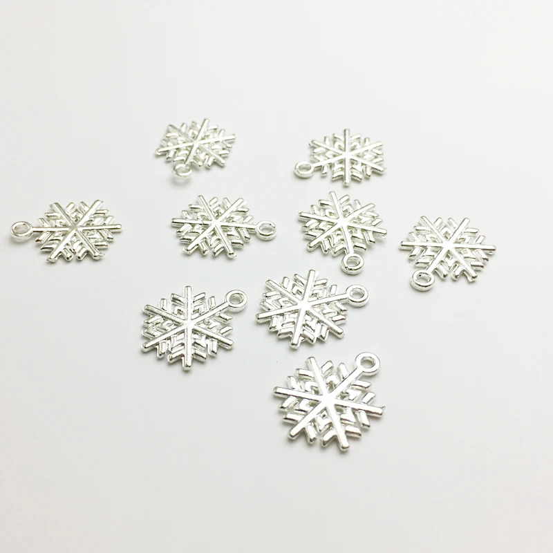30 шт./лот подвески в виде рождественских снежинок античного серебра аксессуары