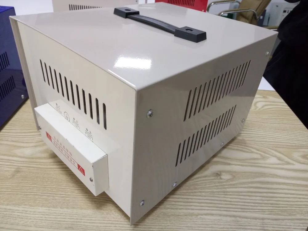 Однофазный полностью автоматический стабилизатор напряжения с серводвигателем