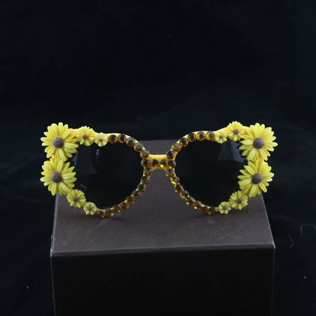 Женские солнцезащитные очки в стиле барокко большие с кристаллами ретро летние