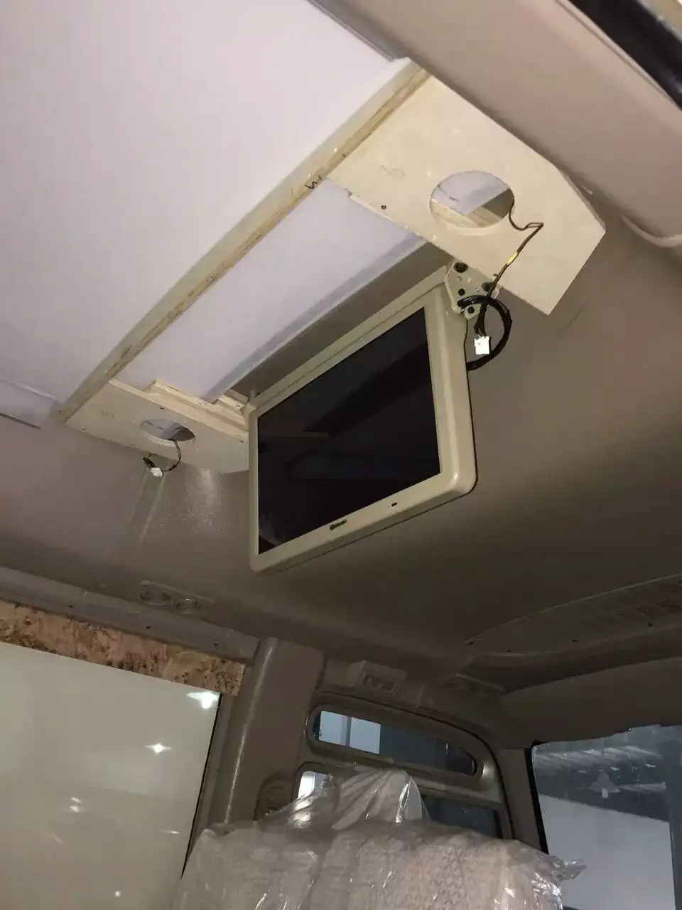 17 дюймов DC24V antomatic потолочный откидной ЖК-дисплей моторизованный для крыши установленный автобус монитор с аналоговым ТВ/VGA/USB слот/SD 1280*1024
