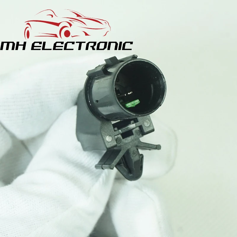 Переключатель для лампы MH Electronic MB837105 Mitsubishi Pajero I V43 V44 V45 V46 4D56 6G72 6G74 H66W H67W H77W T/H