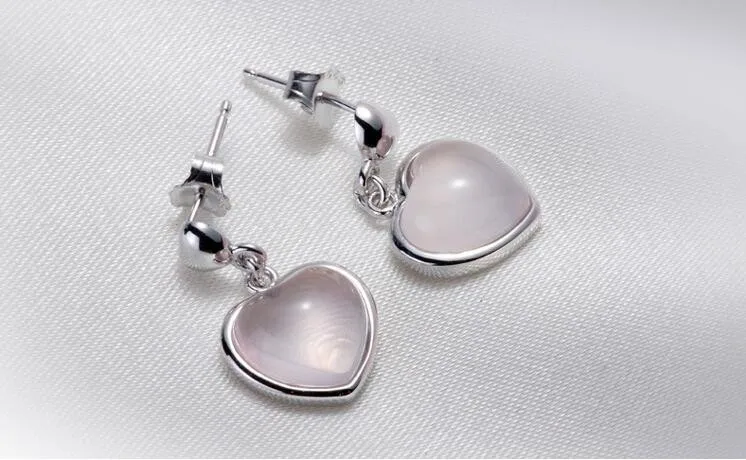 Новое поступление Лидер продаж серьги-гвоздики в виде сердца с розовым опалом и