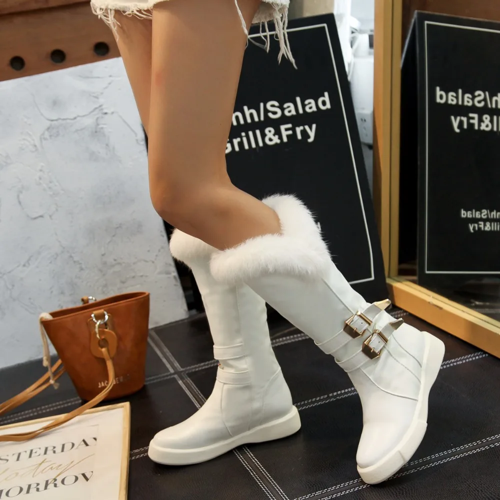 Новые модные зимние ботинки на меху с пряжкой женские зимние ботинки на плоской подошве без застежки Дамская обувь с металлическими украшениями белого и черного цвета; d151