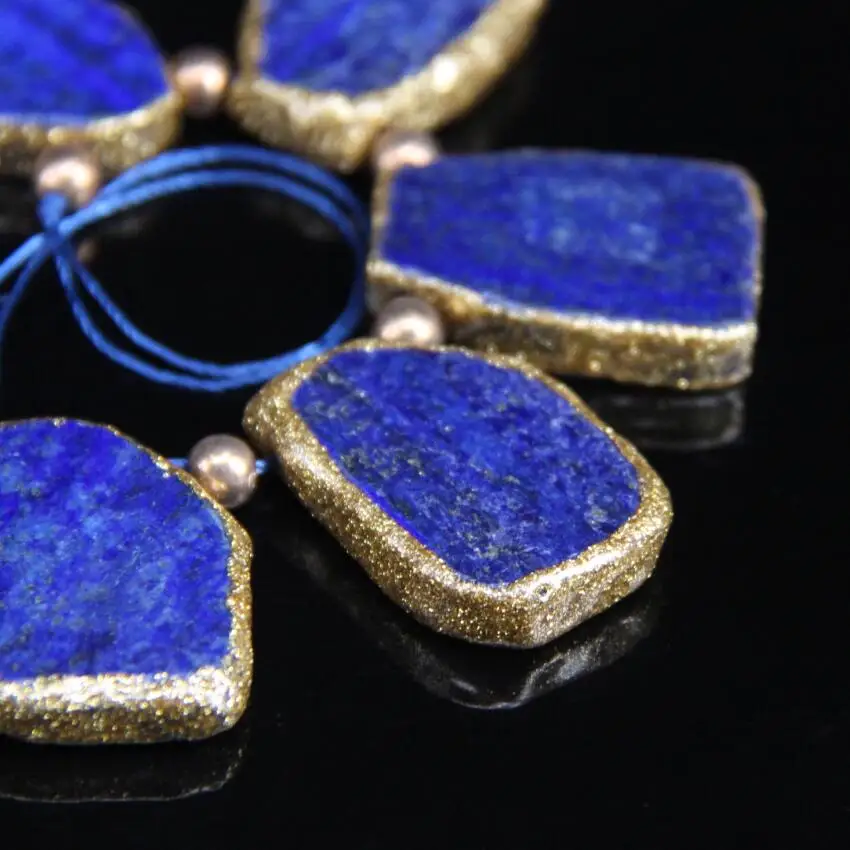 Волнистые бусины из натурального лазурита плиты в произвольной форме с золотыми