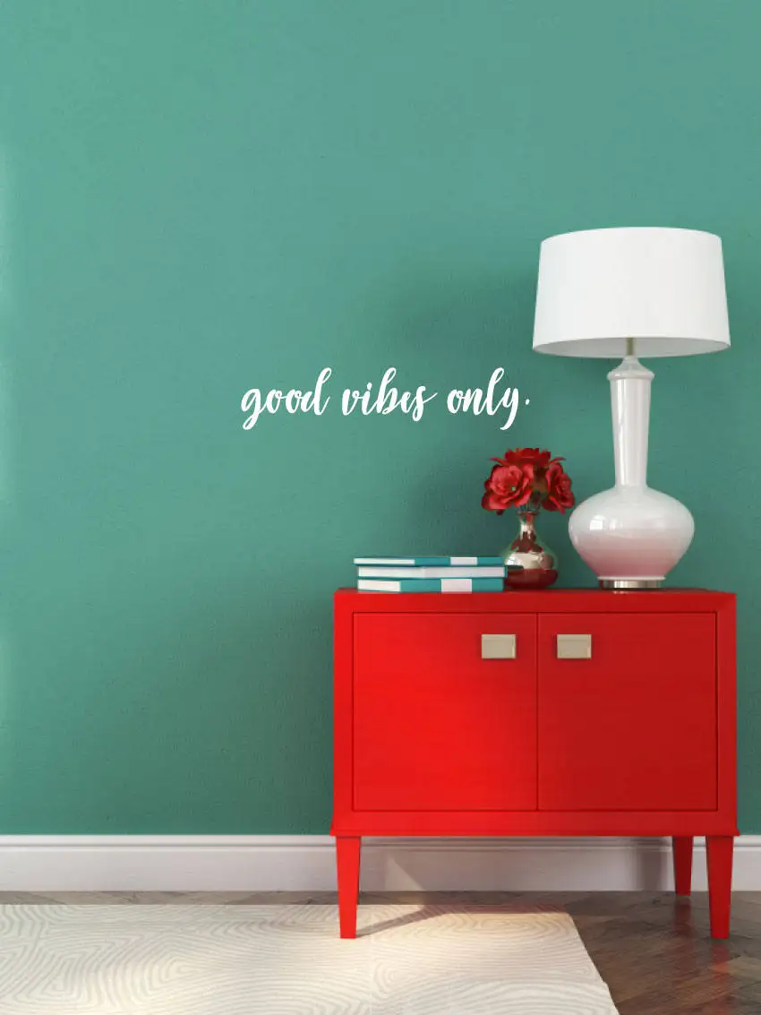 Виниловая наклейка на стену с надписью Good Vibes Only | Дом и сад