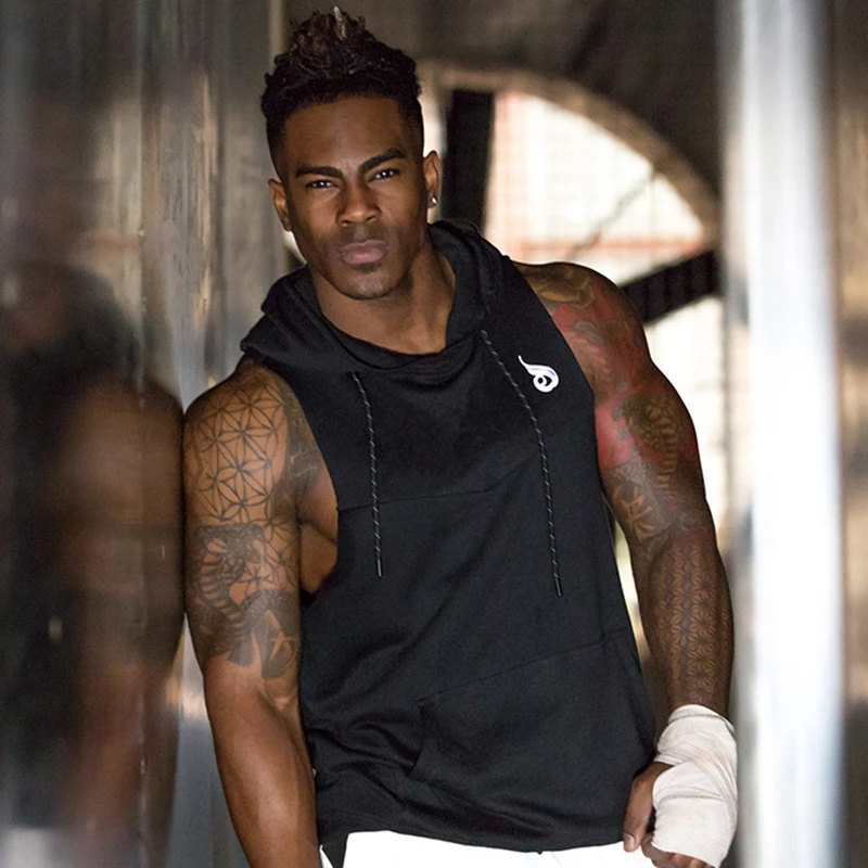 Спортивные для мужчин пробежки бега без рукавов черного цвета с капюшоном