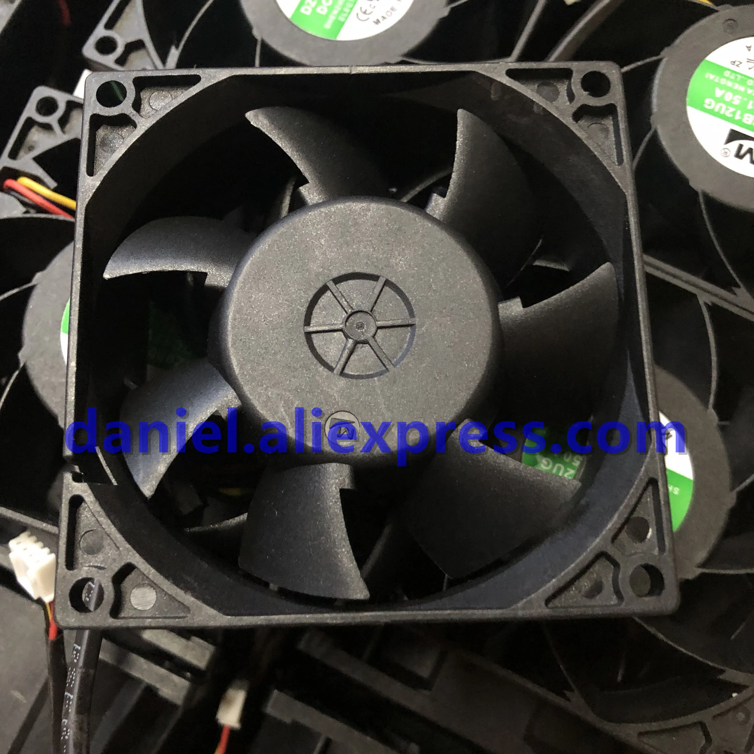 Оригинальный DZ08038B12UG 12V 1.50A 8038 4-линейный вентилятор контроля температуры |